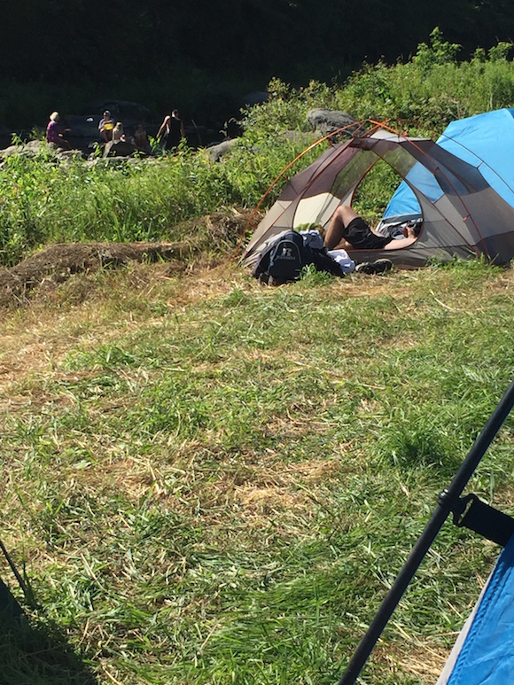 Un gars resté couché